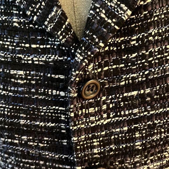 Ann Taylor blazer.  Size 6 - Picture 6 of 11